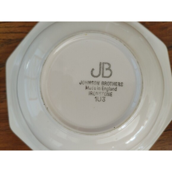 JOHNSON BROTHERS HERITAGE White Ironstone OctagoN Round Vegetable Serving Bowl - Picture 6 of 7